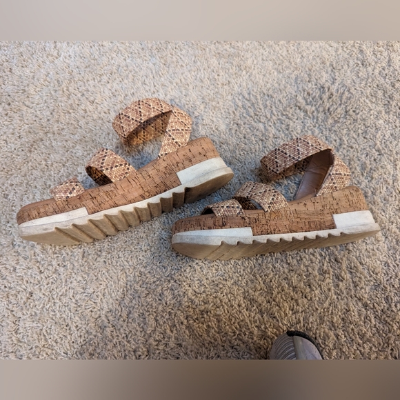 Platform Steven Madden Sandals - Picture 3 of 5